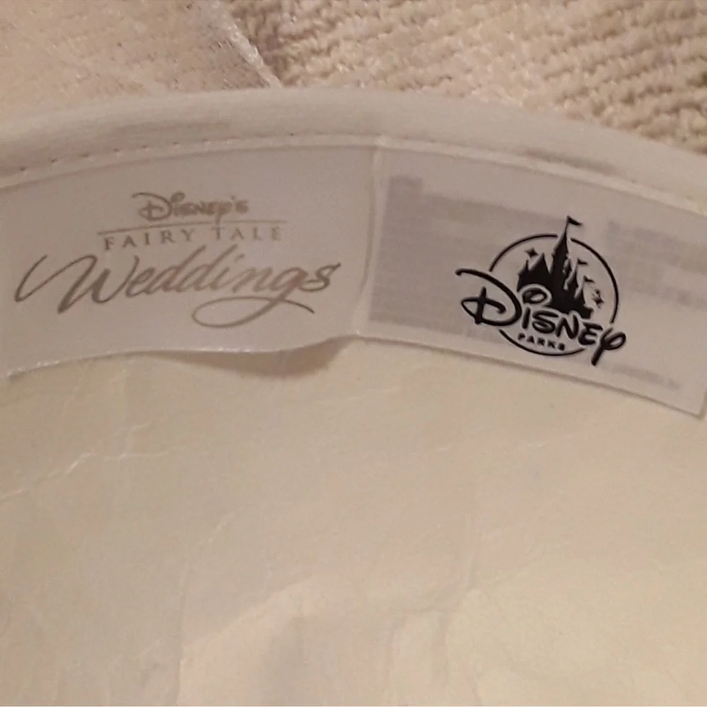 Disney Minnie’s Wedding Bridal Veil Hat. NWT - Picture 5 of 6